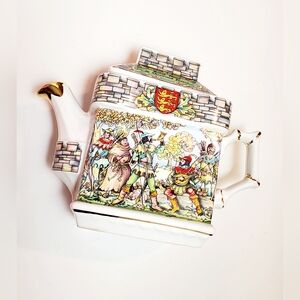 Sadler Robin Hood in Sherwood Forest Gold Trimmed Vintage Teapot